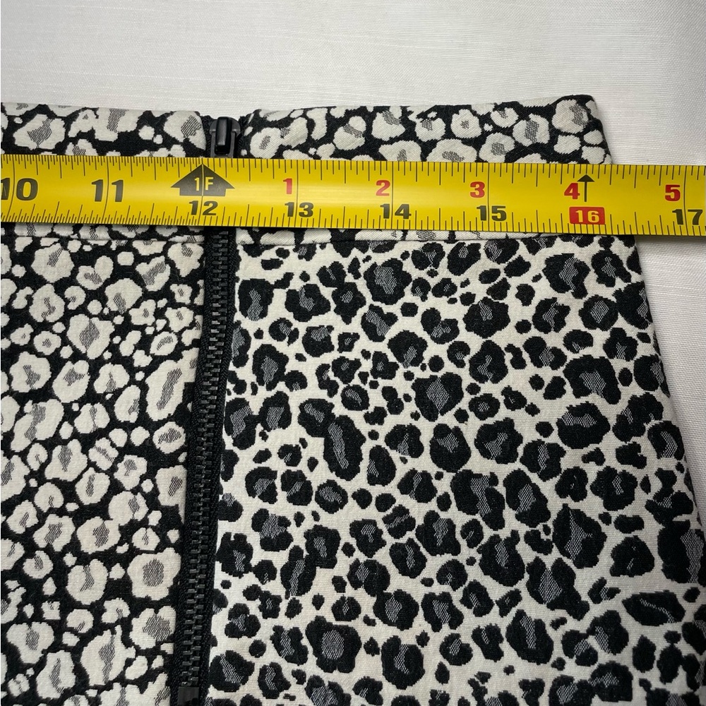 Anne Taylor Animal Print Skirt | Size 8 - Picture 10 of 13